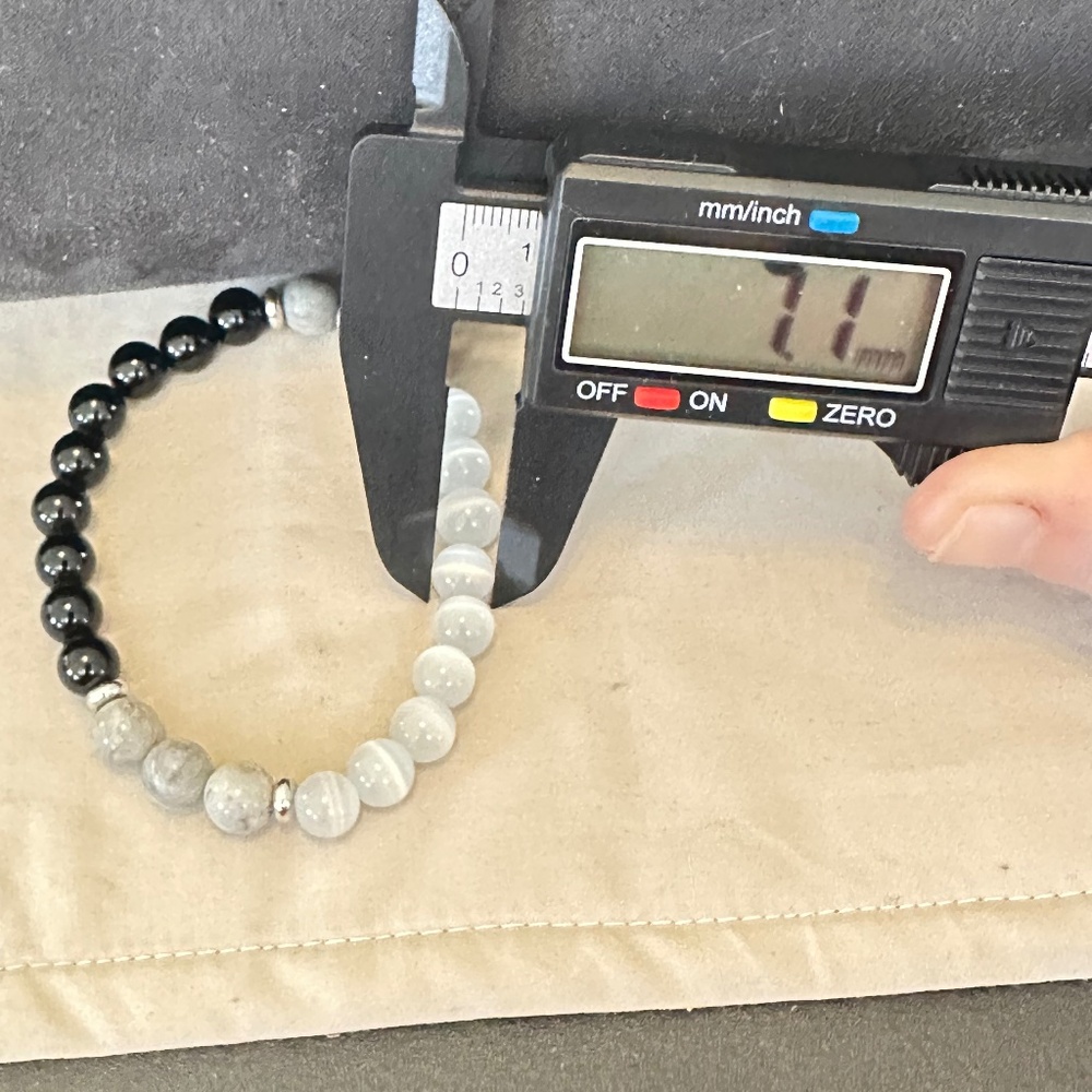 White Cats Eye, Black Onyx & Picasso Jasper stretchy beaded bracelet. 7-8mm - Picture 16 of 16